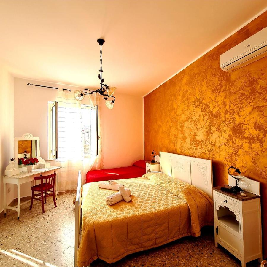 Bed and Breakfast Due Passi Dal Centro Marsala Exterior foto