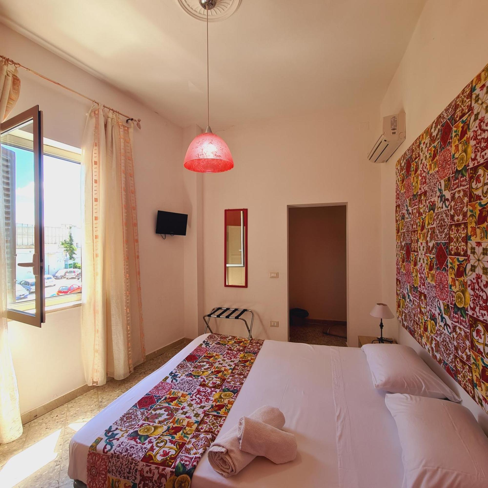 Bed and Breakfast Due Passi Dal Centro Marsala Zimmer foto